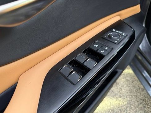 Used 2025 Lexus ES 300h Ultra Luxury w/ Accessory Package (Z2) FWD image 10
