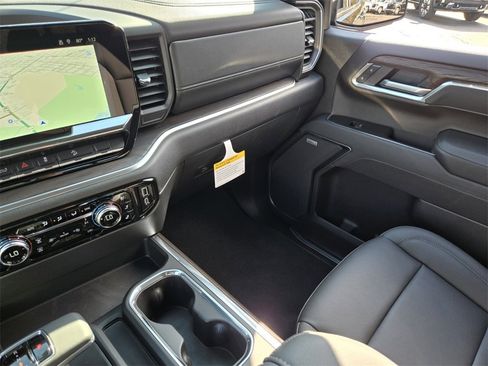 New 2026 GMC Sierra 1500 SLT w/ SLT Premium Package image 18