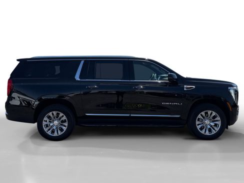 Used 2025 GMC Yukon XL Denali AWD/4WD image 6