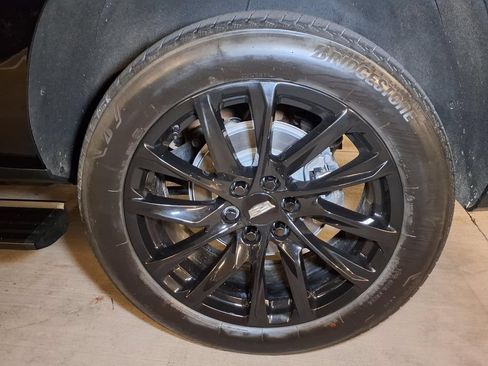 Certified 2025 Cadillac Escalade ESV Premium Luxury AWD/4WD image 21