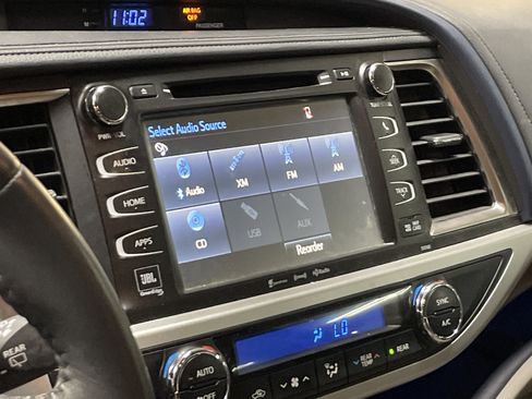 Used 2016 Toyota Highlander Limited FWD image 11