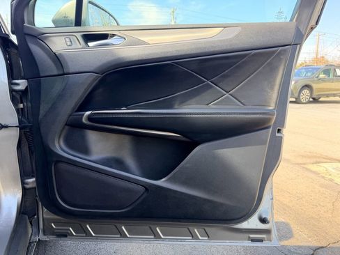 Used 2017 Lincoln MKC Premiere image 23