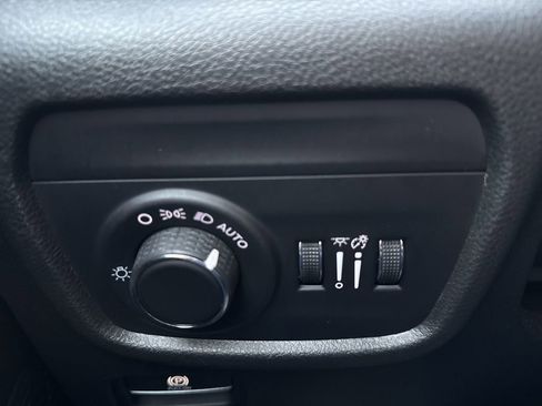 Used 2024 Jeep Grand Cherokee Laredo X image 65