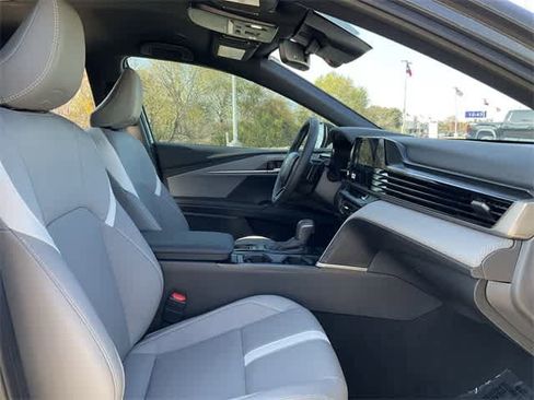 Used 2025 Toyota Camry SE image 17