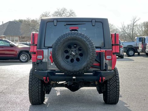 Used 2016 Jeep Wrangler Unlimited Rubicon w/ Connectivity Group image 14