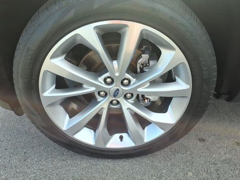 Certified 2023 Ford Explorer Platinum w/ Technology Package AWD/4WD image 9