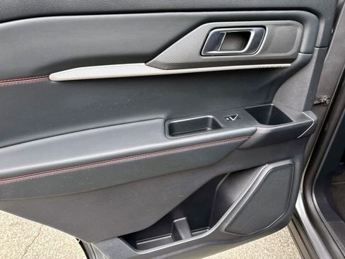 Used 2025 Ford Explorer ST-Line w/ ST-Line Street Pack image 16