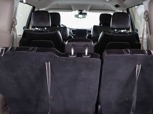 Used 2023 Chrysler Pacifica Touring-L FWD image 30