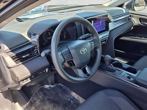 Used 2025 Toyota Camry LE image 10