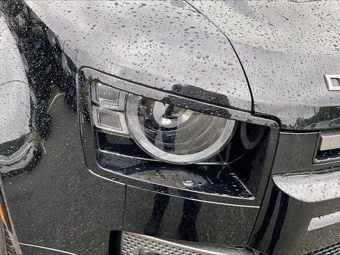 Used 2025 Land Rover Defender 110 X-Dynamic SE AWD/4WD image 25