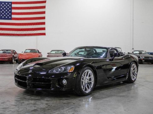 Used 2003 Dodge Viper SRT-10 image 3