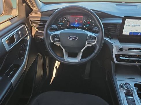 Used 2021 Ford Explorer XLT image 19