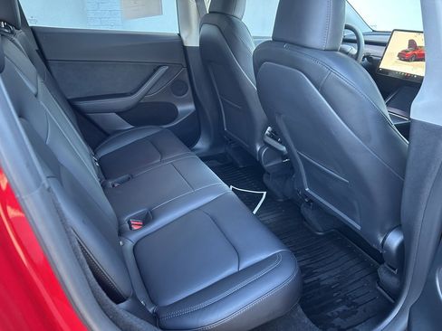 Used 2023 Tesla Model Y Performance image 12