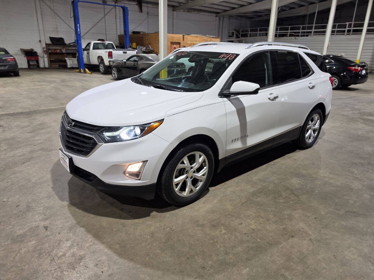 Used 2020 Chevrolet Equinox LT FWD image 2