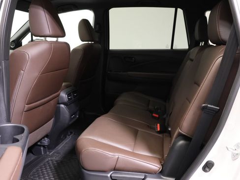 Used 2025 Honda Passport EX-L image 42