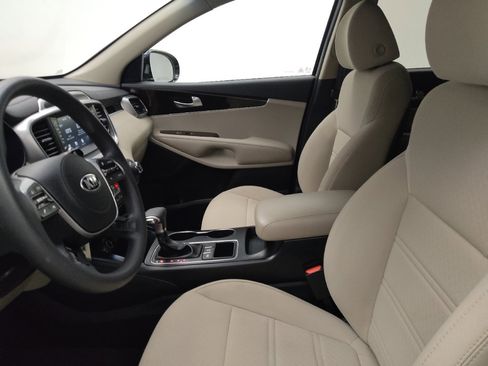 Used 2019 Kia Sorento AWD V6 image 17