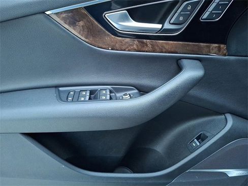 Used 2017 Audi Q7 3.0T Premium Plus w/ Premium Plus Package image 15