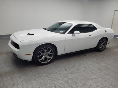 Used 2017 Dodge Challenger SXT RWD image 2