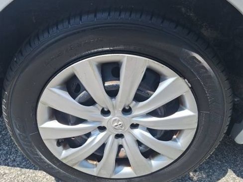 Used 2013 Toyota Corolla LE FWD image 24