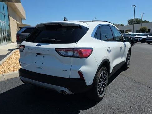 Used 2021 Ford Escape Titanium FWD image 3