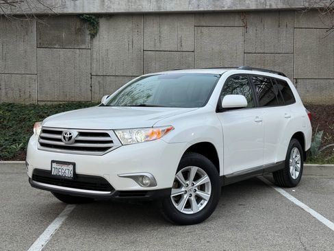 Used 2011 Toyota Highlander SE w/ Tech Pkg image 1