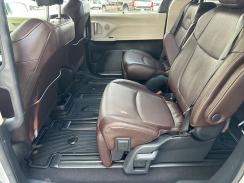 Used 2023 Toyota Sienna Platinum AWD/4WD image 20