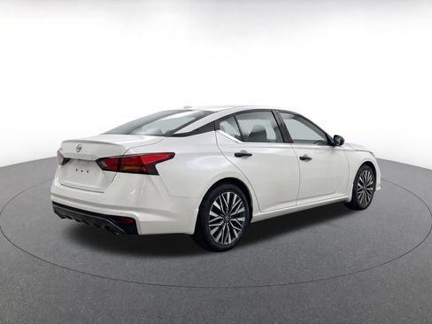 Used 2025 Nissan Altima 2.5 SV FWD image 9