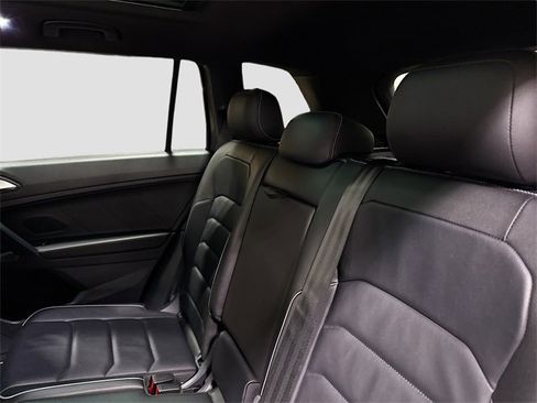 Used 2021 Volkswagen Tiguan SEL Premium R-Line image 28