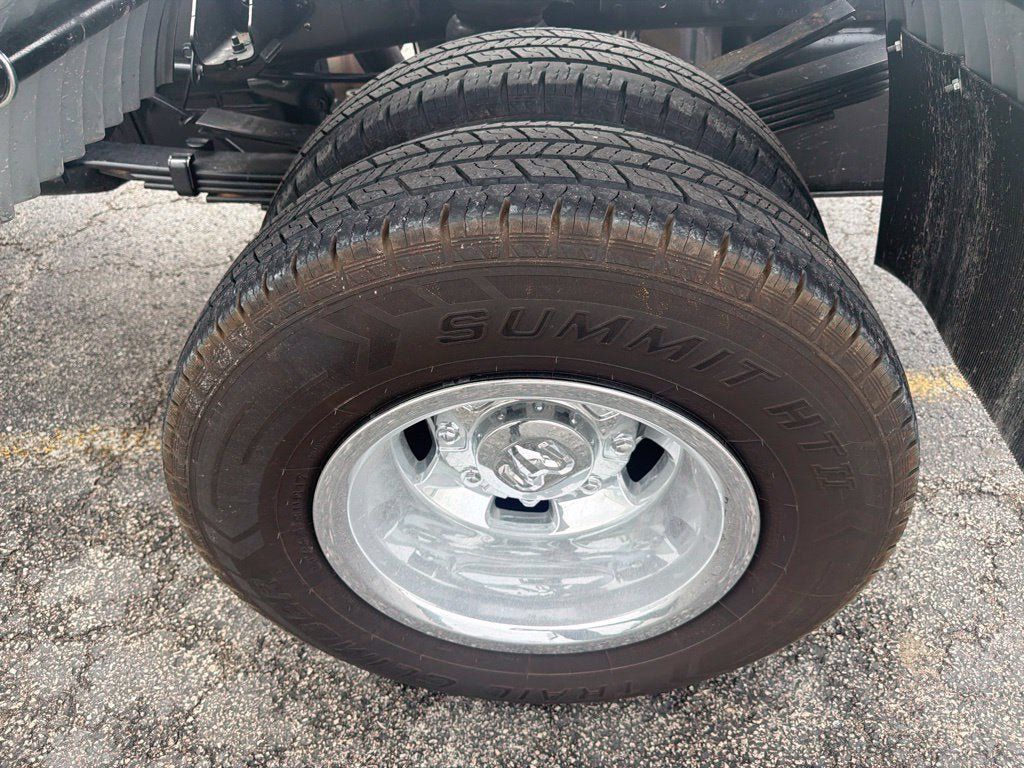 Used 2022 RAM 3500 Tradesman w/ Chrome Appearance Group AWD/4WD image 8