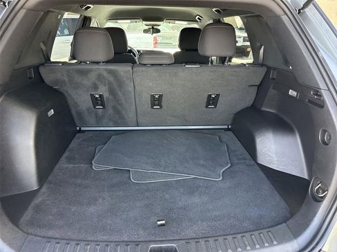 Used 2025 Chevrolet Equinox LT FWD image 23