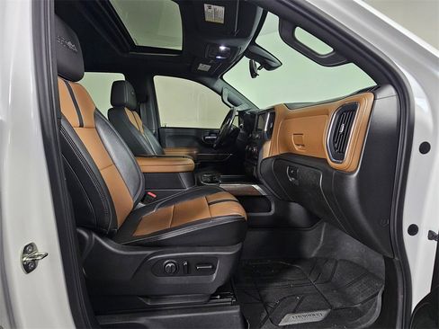 Used 2019 Chevrolet Silverado 1500 High Country image 11