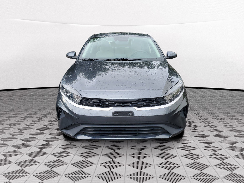 Used 2022 Kia Forte LXS FWD image 2