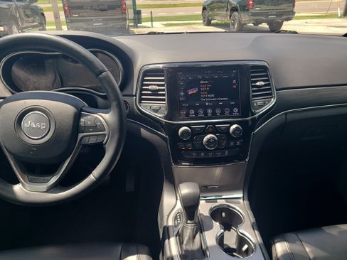 Used 2020 Jeep Grand Cherokee Limited AWD/4WD image 17
