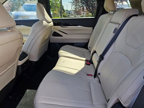 Used 2025 INFINITI QX60 Pure w/ Cargo Package AWD/4WD image 21