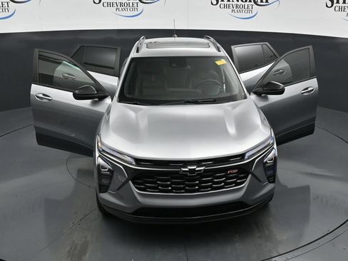 Used 2024 Chevrolet Trax RS w/ Sunroof Package FWD image 34