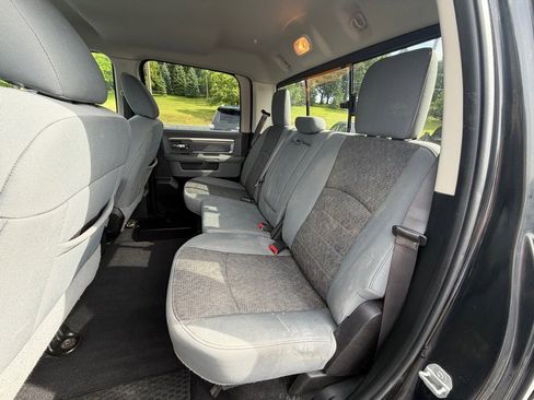 Used 2019 RAM 1500 Classic SLT w/ Black Appearance Group AWD/4WD image 15