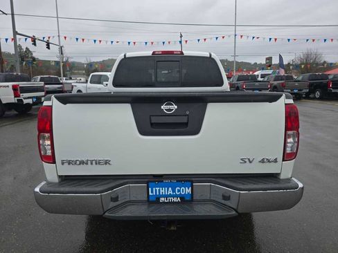 Used 2017 Nissan Frontier SV image 4