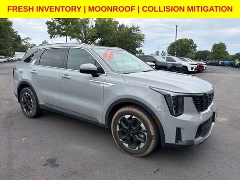 Used 2024 Kia Sorento S w/ Panoramic Sunroof Package FWD image 1