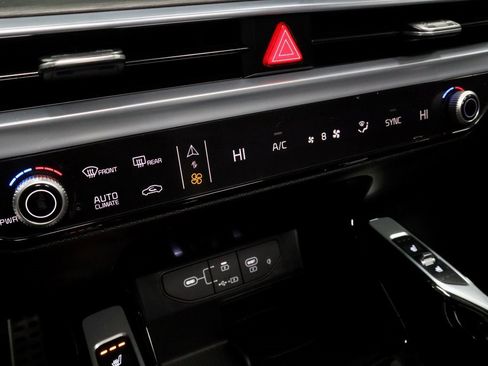 Used 2025 Kia Sorento SX image 33