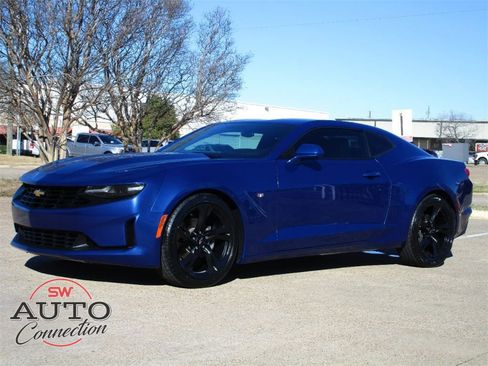 Used 2021 Chevrolet Camaro LT image 1