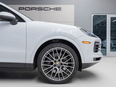 Certified 2023 Porsche Cayenne Platinum Edition image 11