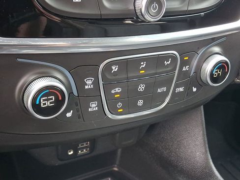 Used 2023 Chevrolet Traverse LT w/ LT Premium Package AWD/4WD image 19