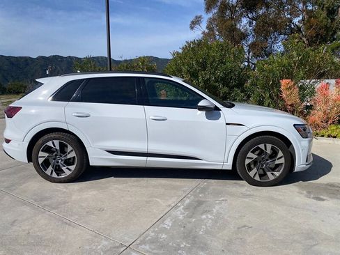 Used 2022 Audi e-tron Premium w/ Convenience Plus Package image 5