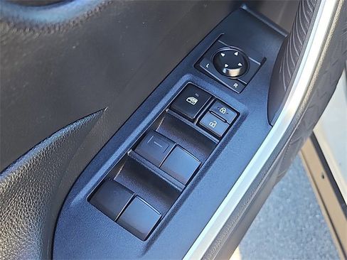 Used 2022 Toyota RAV4 LE image 21