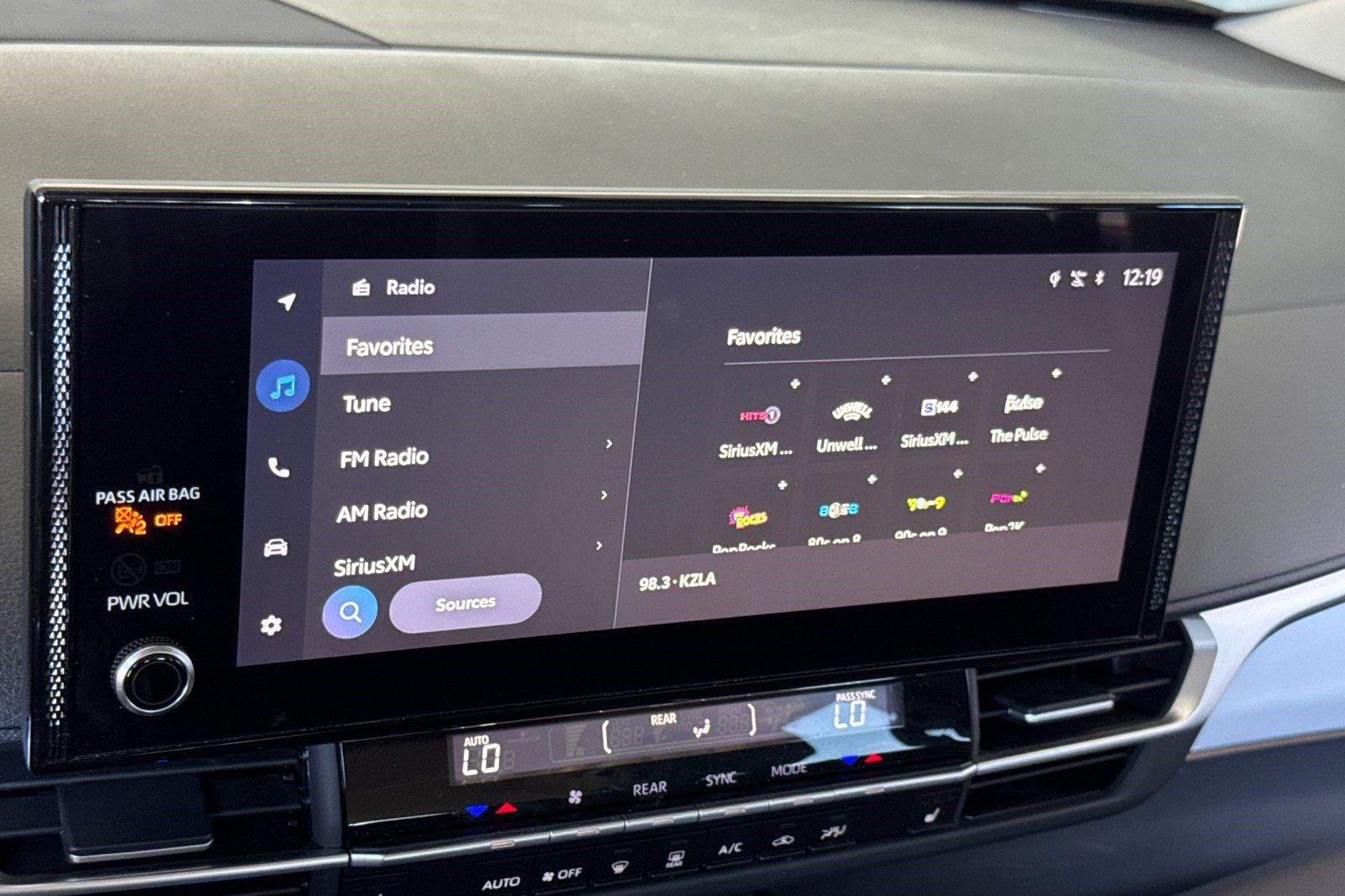 Used 2025 Toyota Sienna XLE FWD image 21
