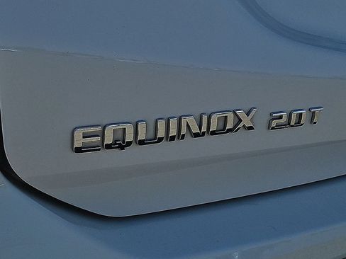 Used 2018 Chevrolet Equinox Premier FWD image 12