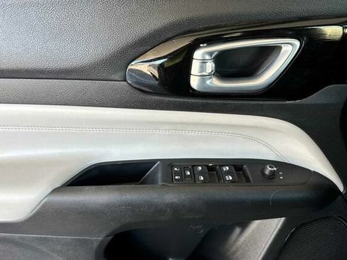 Certified 2023 Jeep Compass Limited AWD/4WD image 8