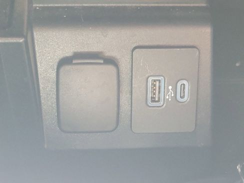 Used 2020 Ford Explorer XLT w/ Equipment Group 202A RWD image 25