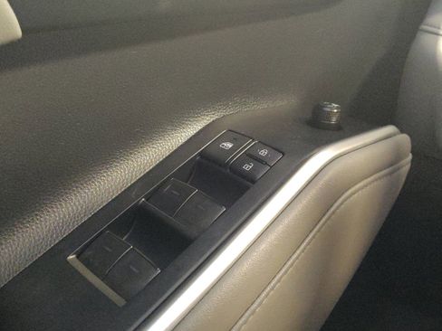 Used 2020 Toyota Highlander XLE AWD/4WD image 27