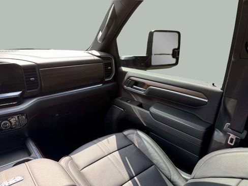 Used 2024 Chevrolet Silverado 2500 High Country w/ High Country Premium Package image 16